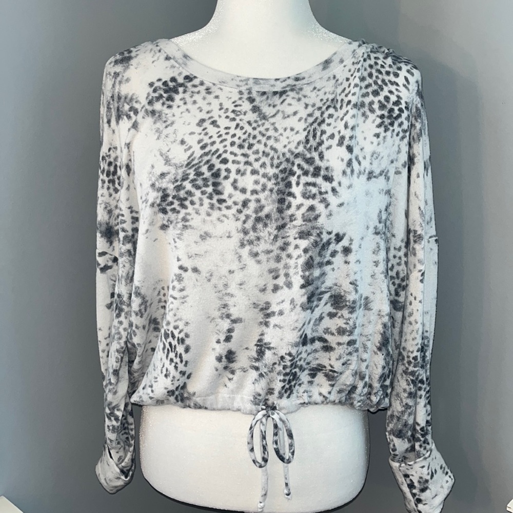 Cheetah white and grey light sweater